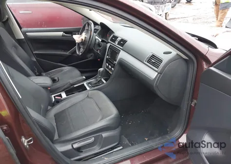 2012 Volkswagen Passat 2.5L Se z USA, uszkodzony, nr VIN 1VWBP7A3XCC055352